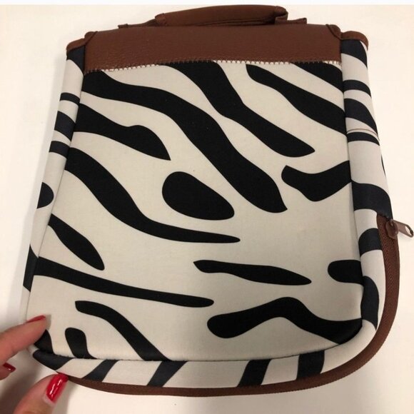 WW Zebra Print Bag With Faux Leather Flap & Handle-LIKE NEW - Picture 4 of 8